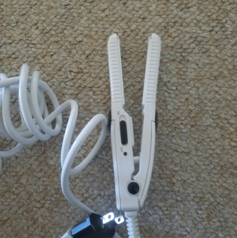 Mini hair straightener